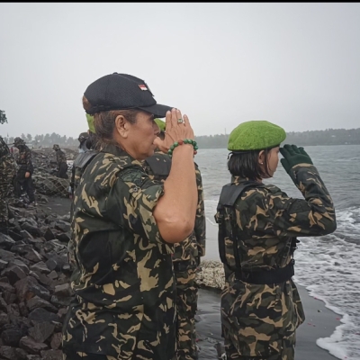 Tabur Bunga di Monumen Pebuahan Yang Hilang 