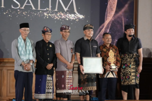 Wabup Ipat Buka Pementasan Akulturasi Budaya Loloan “Swasti Salim”