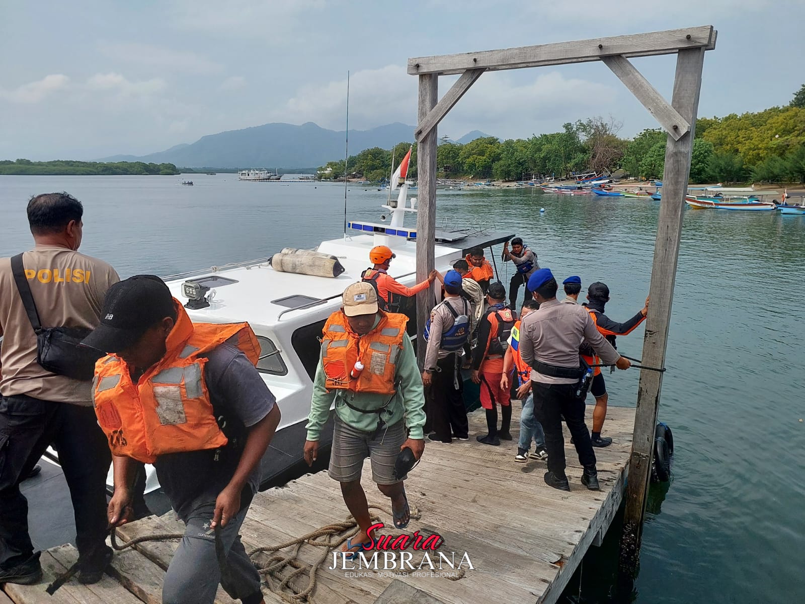 KMP Gerbang Samudra 2 Kandas di Perairan Gilimanuk, Ratusan Penumpang Dievakuasi