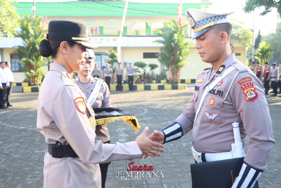 Berprestasi 39 Personel Naik Pangkat, Polres Gelar Upacara dan Beri Penghargaan