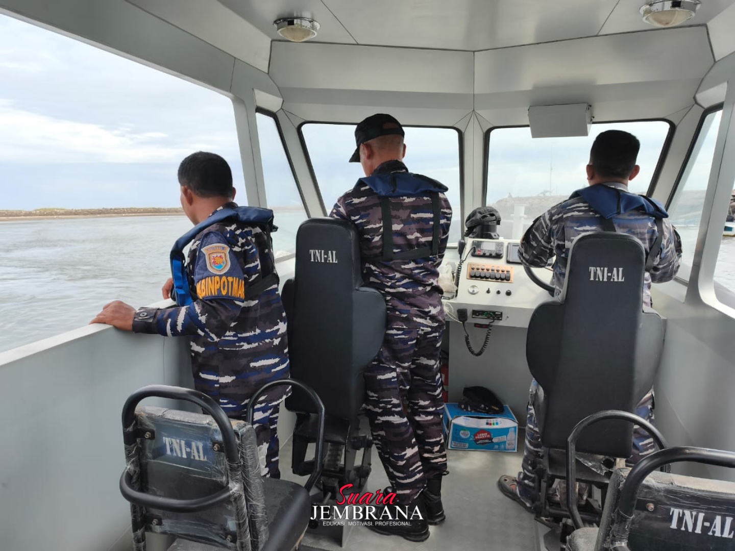 Komandan Posal Pengambengan Himbau Warga Pesisir Dampak Tenggelamnya KMP Tunu Pratama Jaya