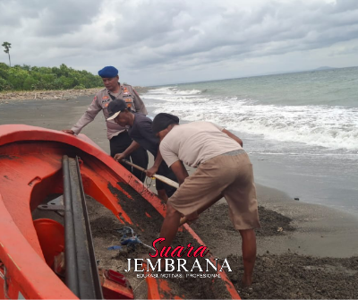 Salah Satu Sekoci KMP Tunu Pratama Jaya Diamankan Sat Polairud Polres Jembrana