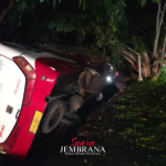 Akibat Mengantuk Mini Bus Terguling di Jalur Denpasar Gilimanuk
