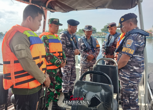 Sinergitas TNI AL dan TNI AD Dalam Patroli Menyusuri Pesisir Perairan Pantai