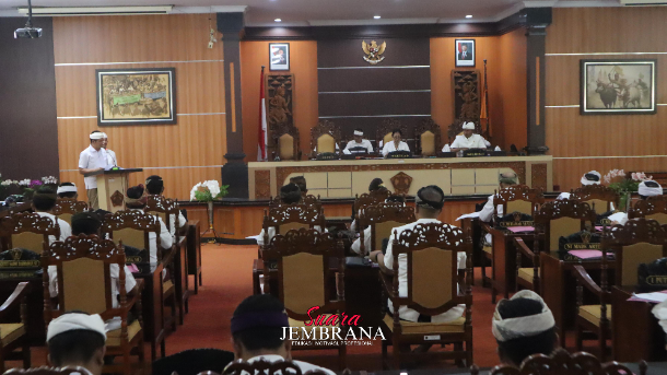 Bupati Kembang Apresiasi Ranperda Penyelenggaraan Ketenagakerjaan Inisiatif DPRD Jembrana