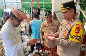 Polres Jembrana Serta Tim Gabungan Sidak Cegah Peredaran Beras Oplosan Sasar Pasar dan Pabrik