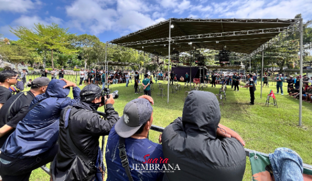 Semarak Hut Kota Negara Ke 130, Ratusan Kicau Mania Adu Kualitas Burung 