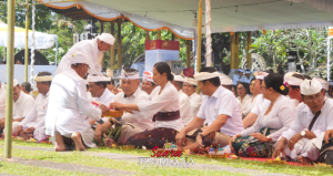 Kapolres Jembrana Tutur Hadir Persembahyangan Bersama Pujawali di Pura Jagatnatha