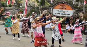 Lomba Gerak Jalan Antar OPD di Jembrana, Eksibisikan Gerak Jalan Lucu Kreatif