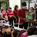 Bagikan 100 Parcel , Kembang-Ipat Sambangi Pasien Kelas III RSUD Negara