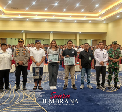 Kompol I Ketut Darta Dampingi Penyerahan Penghargaan Mahasiswa Berprestasi
