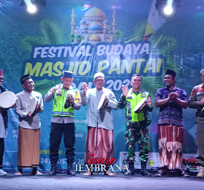 Kemeriahan Festival Budaya Masjid Pantai Bali 2025 di Pantai Desa Cupel