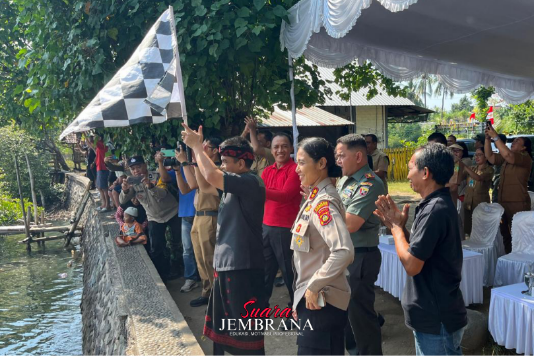 Kapolres Jembrana Apresiasi Lomba Balap Sampan Tradisional Rangkaian Hut Kota Negara Ke 130