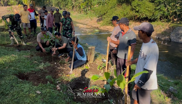 Pasca Banjir, Ratusan Pohon Ditanam di Bantaran Sungai