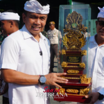 Wabup Ipat Serahkan Hadiah Lomba PBB Bupati Cup I