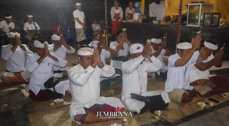 Bupati Kembang Hadiri Puncak Karya Piodalan Jelih Wrespati Kalpa Catur Rebah di Pura Dalem Tibu Tanggang