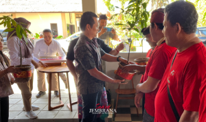 Bupati Kembang Dukung Kuat Inisiatif RHL DPR RI, Serahkan Ribuan Bibit Produktif