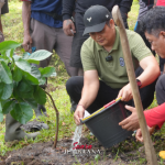Ribuan Peserta Sukseskan “Gotong Royong Semesta Berencana” Penanaman Pohon dan Bersih Sungai
