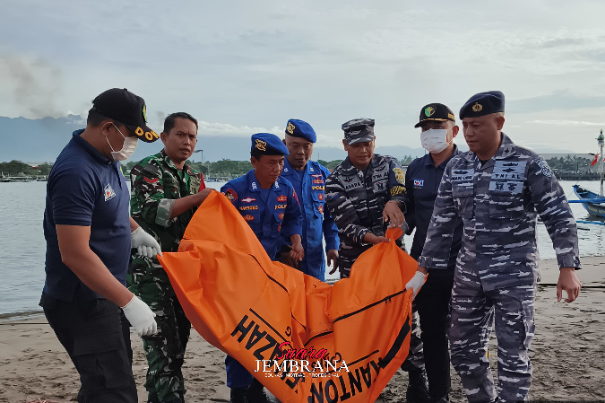 Nelayan Menemukan Mayat Tanpa Identitas di Perairan Pengambengan