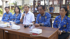 HUT KORPRI Ke–54, Jembrana Beri Santunan Anggota Korpri Sekaligus Berbagi Parsel Dengan Warga