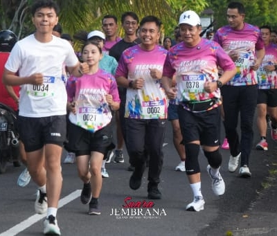 Semangat Kebersamaan, Bupati dan Wabup Jembrana Ikuti Negaroa Fun Run 