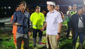 Gerak Cepat, Bupati Langsung Tinjau Dampak Angin Puting Beliung di Penyaringan