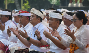 Bali Era Baru 100 Tahun, Pemkab Jembrana Matur Piuning di Pura Jagatnata Jembrana