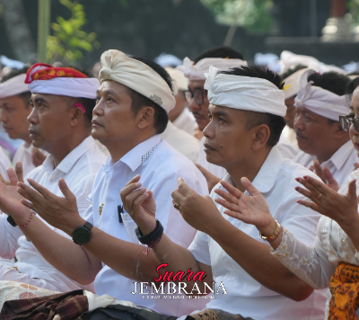 Bali Era Baru 100 Tahun, Pemkab Jembrana Matur Piuning di Pura Jagatnata Jembrana