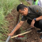 Bupati Kembang Tinjau Pembangunan Wantilan dan Jaringan Air Bersih di Desa Tukadaya