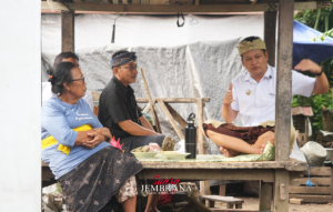 Bupati Kembang Serahkan Bedah Warung, Dorong Kemandirian Ekonomi Masyarakat
