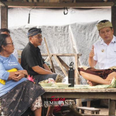 Bupati Kembang Serahkan Bedah Warung, Dorong Kemandirian Ekonomi Masyarakat