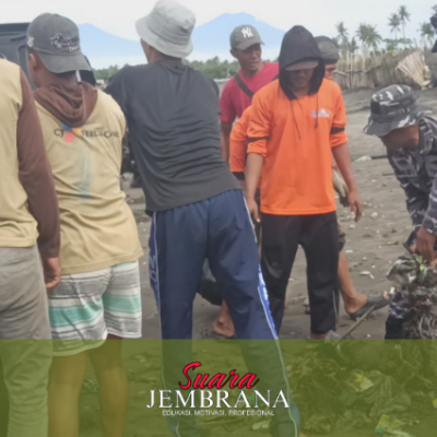 Danposal Pengambengan Gotong Royong Bersihkan Sampah Pantai Gadeng Dua Perusahaan