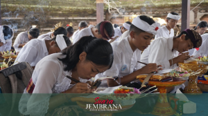 Buka Bulan Bahasa Bali VIII, Wabup Ipat Ajak Generasi Muda Lestarikan Bahasa Ibu