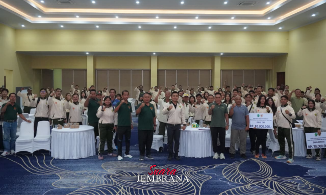 Atlet dan Pelatih Juara Porprov Bali 2025 Terima Bonus dari Pemkab Jembrana