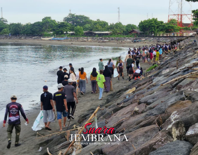 Pemkab Jembrana Rutin Gelar Aksi Bersih Pantai, Perkuat Semangat Gotong Royong Warga