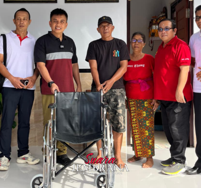 Sentuhan Kemanusiaan Wabup Ipat: Dua Lansia di Tibu Tanggang Terima Bantuan Kursi Roda