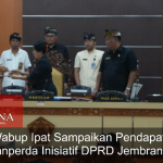 Wabup Ipat Sampaikan Pendapat Ranperda Inisiatif DPRD Jembrana