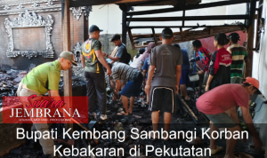 Bupati Kembang Sambangi Korban Kebakaran di Pekutatan